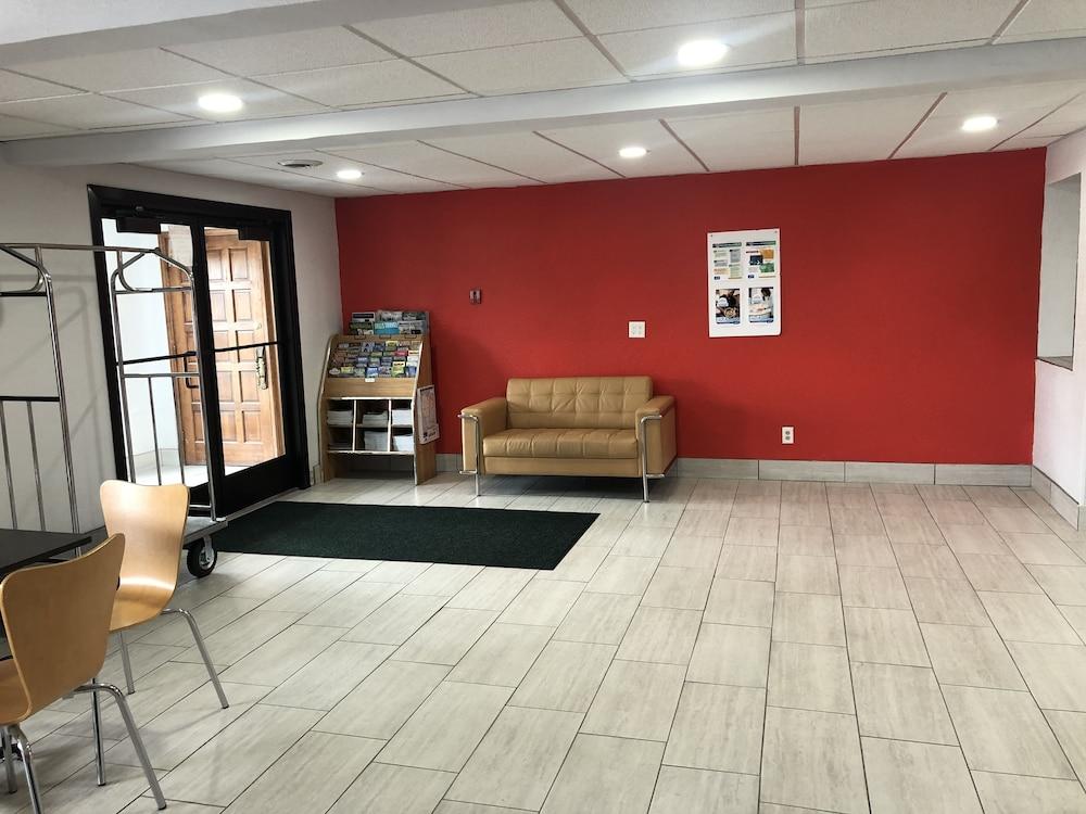 Super 8 By Wyndham Plover Stevens Point Area Екстериор снимка